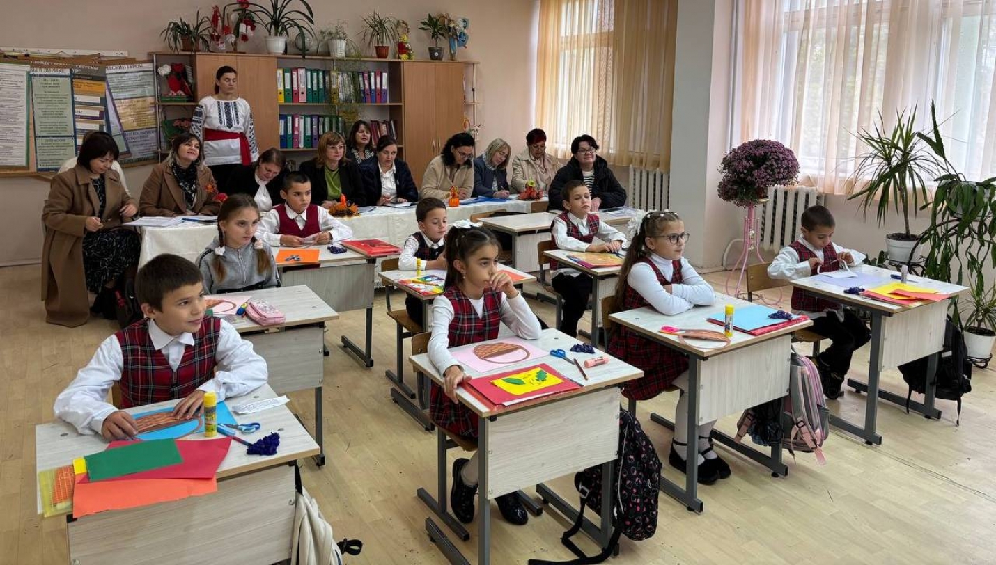 ТВОРЧЕСТВО КАК ЯЗЫК ОБЩЕНИЯ: многоязычный подход на уроке технологического воспитания в лицее им.Г.Виеру