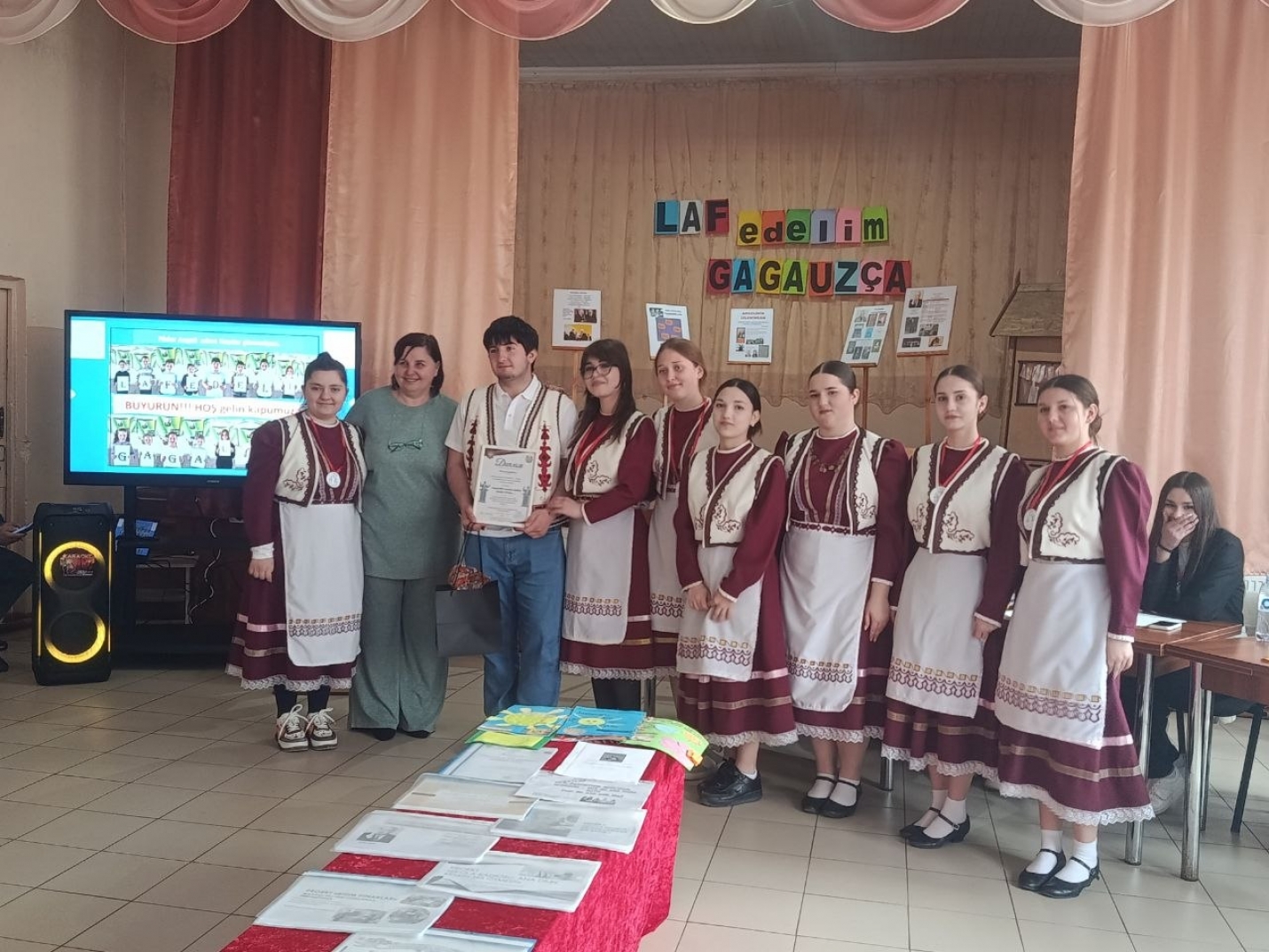 ДЕБАТЫ О РОДНОМ ЯЗЫКЕ: школьники обсудили будущее гагаузского языка
